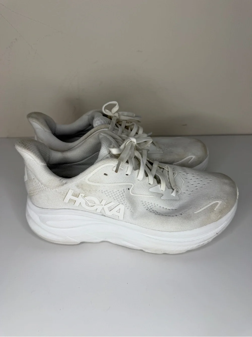 Hoka One One Clifton 10 Men Size 9.5 2E Triple White Sneakers Shoes 1162030 WWH